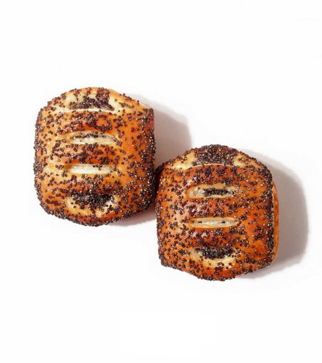 Mini poppy seed and cream pastry