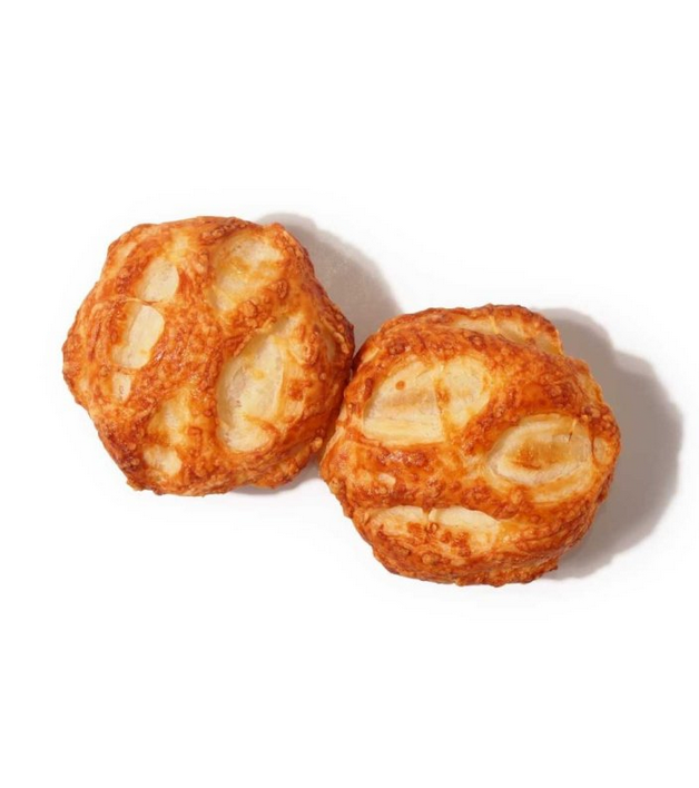 Mini salty cheese and mozzarella pastry